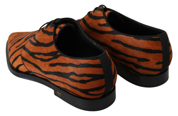Orange Pony Haar Formal Kleid Broque Schuhe