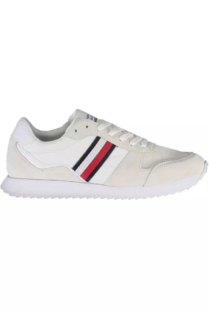 Umweltbewusste weiße Turnschuhe mit Logo-Akzent