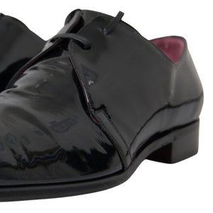 Schwarze Lackleder-Schuhe