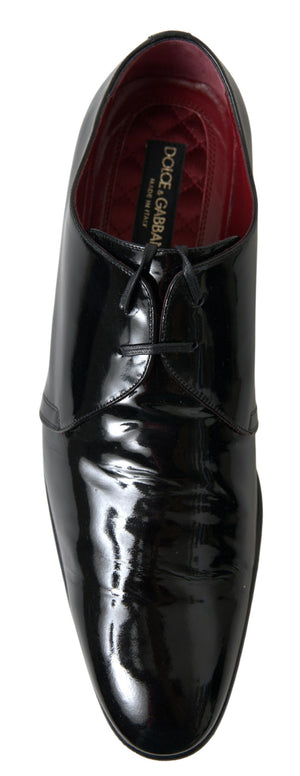 Schwarze Lackleder-Schuhe