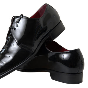 Schwarze Lackleder-Schuhe