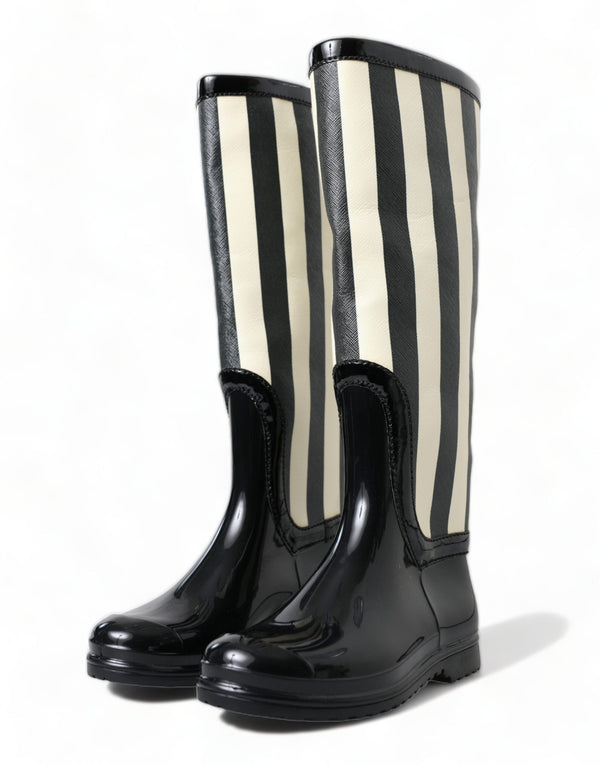 Schwarze kniehohe flache Gummistiefel Schuhe