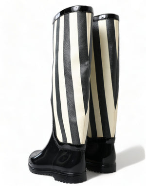 Schwarze kniehohe flache Gummistiefel Schuhe
