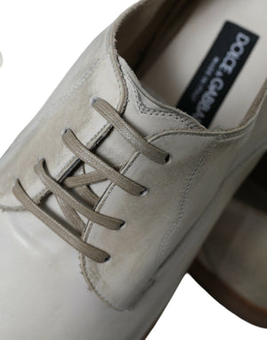Weiße Derby-Schuhe aus Leder im Used-Look