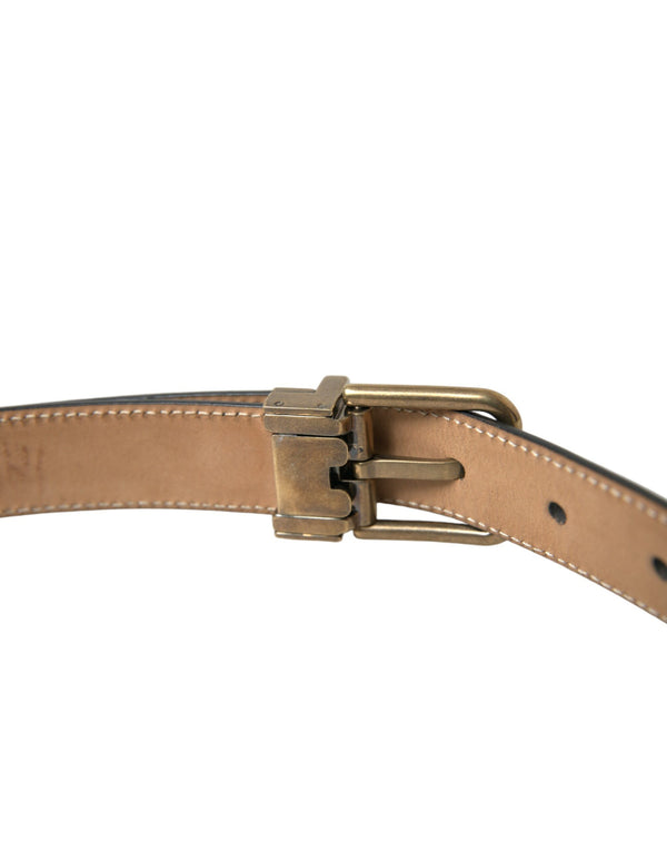 Gürtel aus schwarzem Kalbsleder mit goldener Metallschnalle