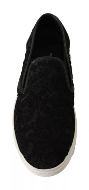 Flache Slip-On-Sneakers aus schwarzem Spitzenleder mit Logo