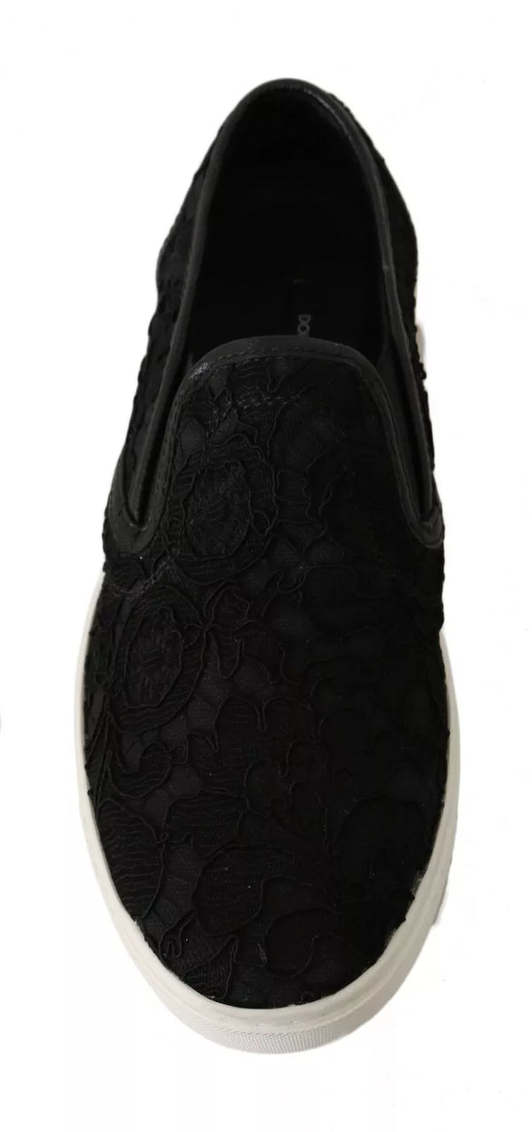 Flache Slip-On-Sneakers aus schwarzem Spitzenleder mit Logo