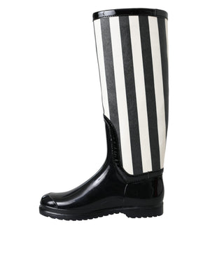 Schwarze kniehohe flache Gummistiefel Schuhe