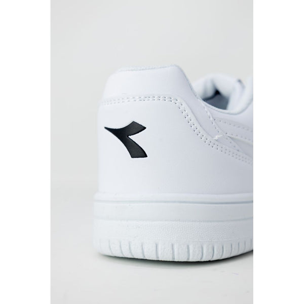 Weiße Sneakers aus Kunstleder
