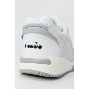 Weiße Sneaker aus Kunstleder