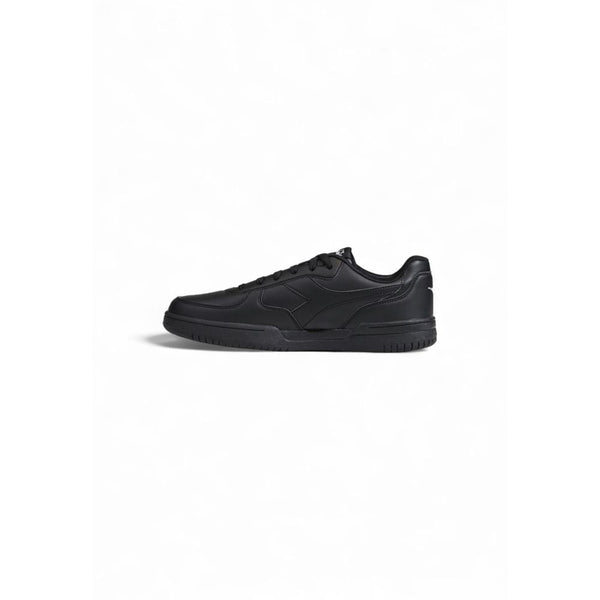Schwarze Sneakers aus Kunstleder