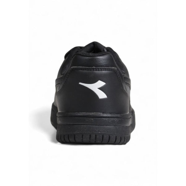 Schwarze Sneakers aus Kunstleder