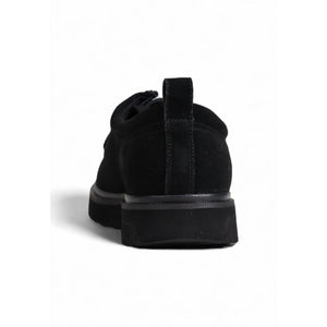 Schwarze Wildleder Oxfords und Derby