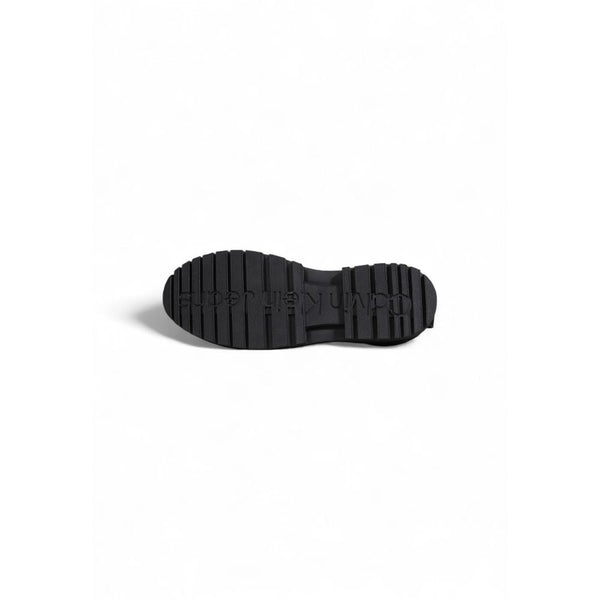 Schwarze Wildleder Oxfords und Derby