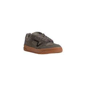 Beigefarbene Wildleder-Sneakers mit niedrigem Schaft