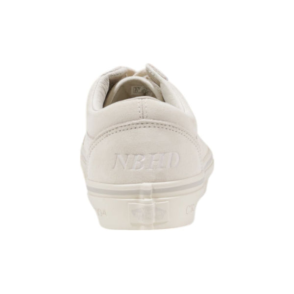 Beige Wildleder-Sneaker mit niedrigem Schaft