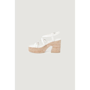 Beigefarbene Leder-Pumps mit hohem Absatz