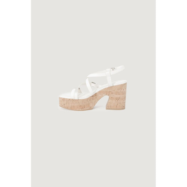 Beigefarbene Leder-Pumps mit hohem Absatz