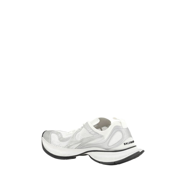 Weiße Polyethylen-Sportschuhe