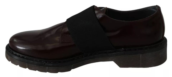 Dunkelbraune Lederschuhe mit elastischem Riemen