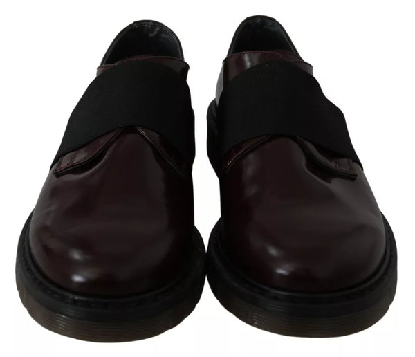 Dunkelbraune Lederschuhe mit elastischem Riemen