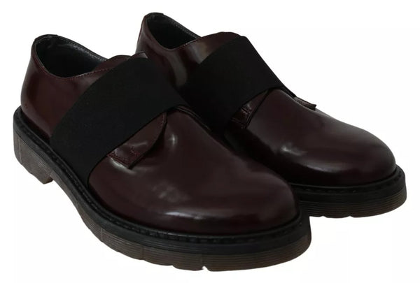 Dunkelbraune Lederschuhe mit elastischem Riemen