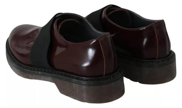 Dunkelbraune Lederschuhe mit elastischem Riemen