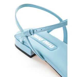 Blaue Lackleder-Flip-Flops