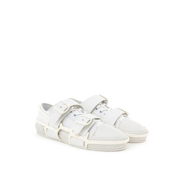 Weiße Baumwoll-Sportschuhe