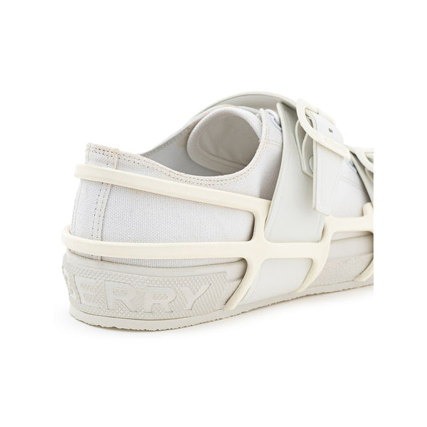 Weiße Baumwoll-Sportschuhe