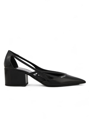 Schwarze Leder-Pumps mit Ausschnitt 55