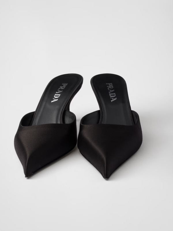 Schwarzer Satin Sabot