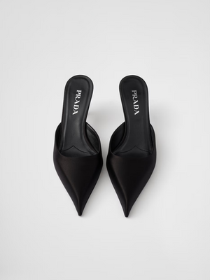 Schwarzer Satin Sabot