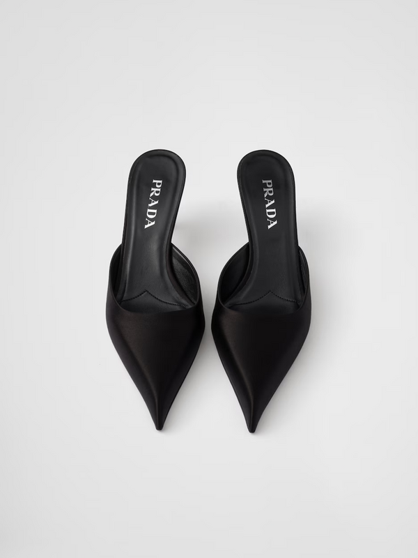 Schwarzer Satin Sabot