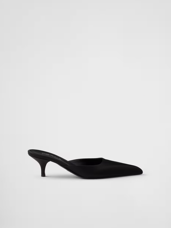 Schwarzer Satin Sabot