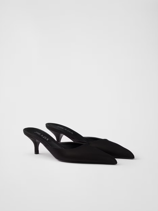Schwarzer Satin Sabot