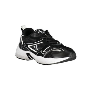 Schlichte schwarze Schnürsenkel-Sneakers mit kontrastierenden Details