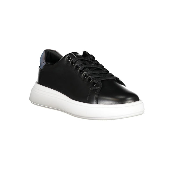 Schicke kontrastierende Schnürsenkel-Sneakers