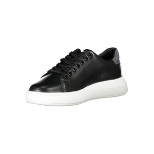 Schicke kontrastierende Schnürsenkel-Sneakers