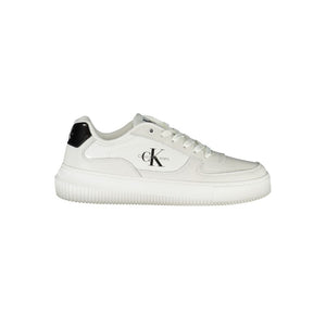 Schlichte weiße Schnürsenkel-Sneakers mit kontrastierenden Details