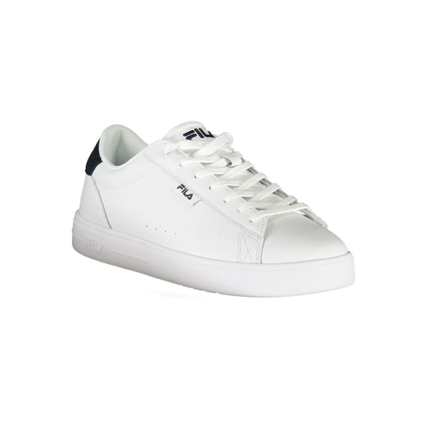 Klassischer weißer Sneaker mit kontrastierenden Details