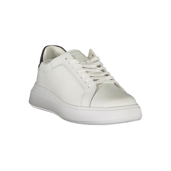 Elegante weiße Schnürschuhe mit Kontrast