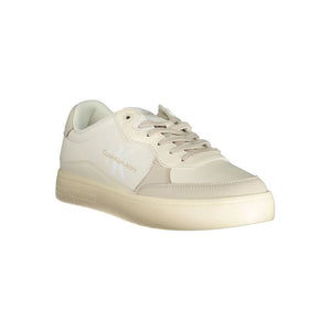 Elegante weiße Sneakers mit kontrastierenden Akzenten