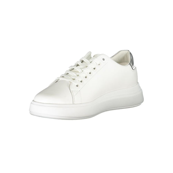 Schicke weiße Sneakers mit kontrastierenden Details
