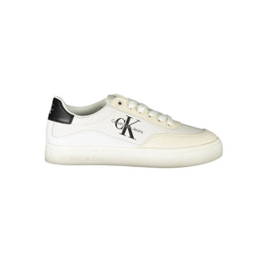 Schicke weiße Schnürsenkel-Sneakers mit kontrastierender Verzierung
