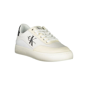 Schicke weiße Schnürsenkel-Sneakers mit kontrastierender Verzierung