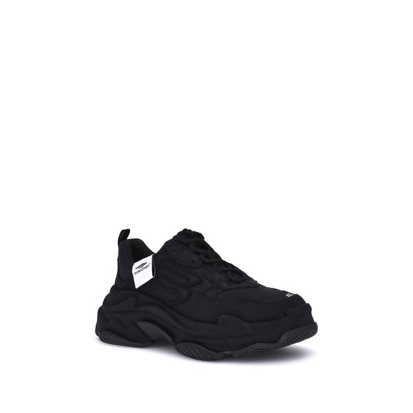 Schwarze Stoff-Sneaker mit klobiger Sohle
