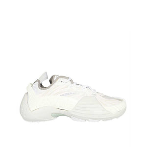 Weiße Polyethylen-Sportschuhe
