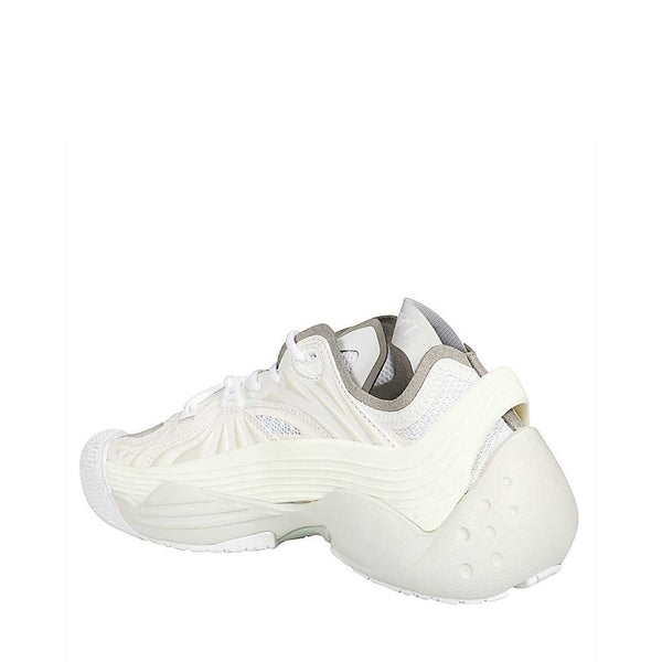 Weiße Polyethylen-Sportschuhe