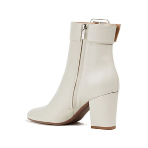 Weiße Lammleder-Stiefeletten